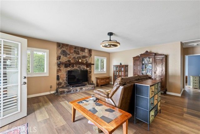 536 S College, Claremont, CA 91711