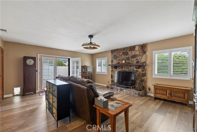 536 S College, Claremont, CA 91711