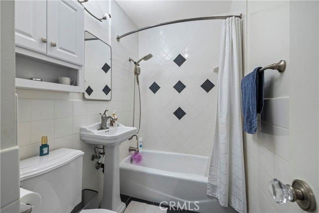 536 S College, Claremont, CA 91711