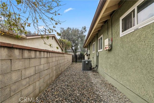 536 S College, Claremont, CA 91711
