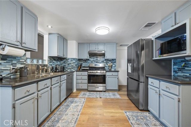 536 S College, Claremont, CA 91711