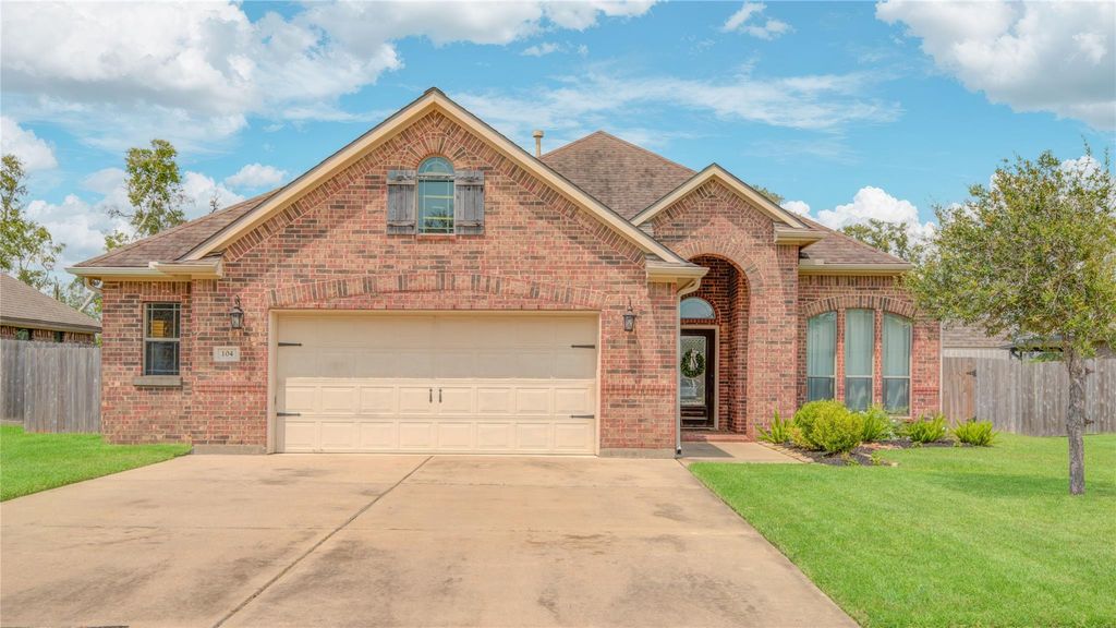 104 Baileys Court, Richwood, TX 77531