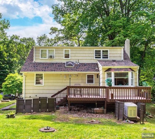 7 Bannehr Street, Oakland, NJ 07436