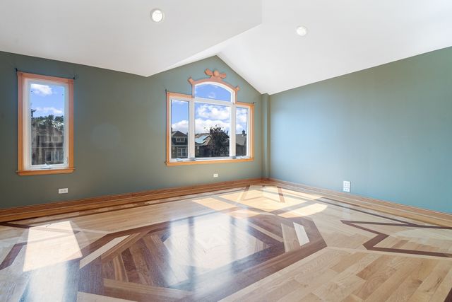 3013 N Oriole Avenue, Chicago, IL 60707