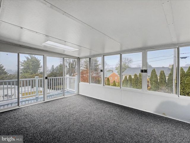 1360 BREEZEVIEW DR, York, PA 17404