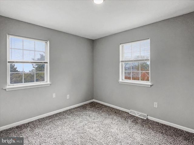 1360 BREEZEVIEW DR, York, PA 17404