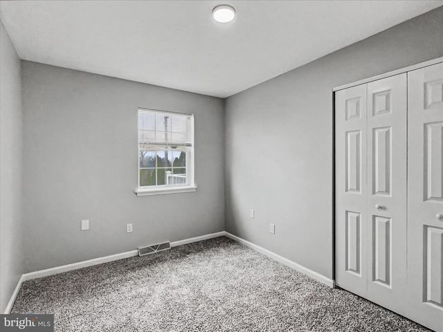 1360 BREEZEVIEW DR, York, PA 17404