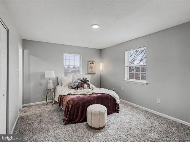 1360 BREEZEVIEW DR, York, PA 17404