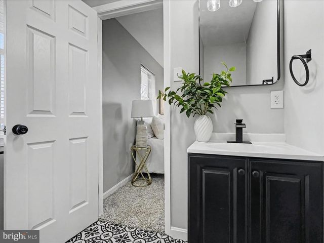 1360 BREEZEVIEW DR, York, PA 17404