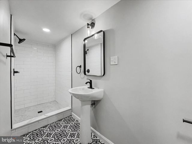 1360 BREEZEVIEW DR, York, PA 17404