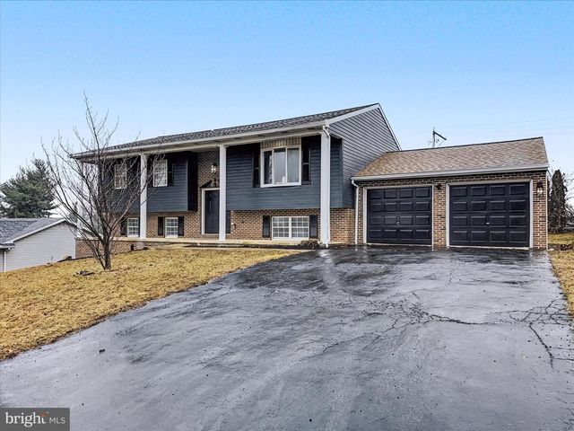 1360 BREEZEVIEW DR, York, PA 17404