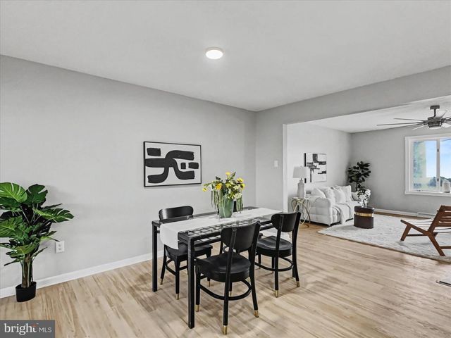 1360 BREEZEVIEW DR, York, PA 17404