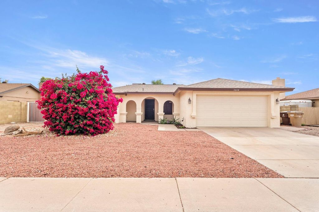7309 W Canterbury Drive, Peoria, AZ 85345