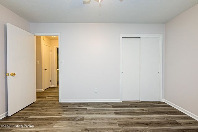 5101 Mt Marcy Rd, Louisville, KY 40216