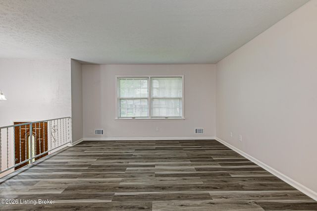 5101 Mt Marcy Rd, Louisville, KY 40216