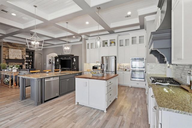 1201 E Iberian Court, Granbury, TX 76048