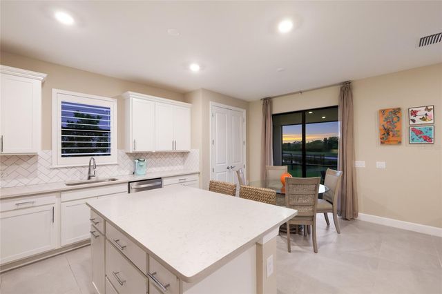 6072 BAYWOOD COURT, Lakewood Ranch, FL 34211