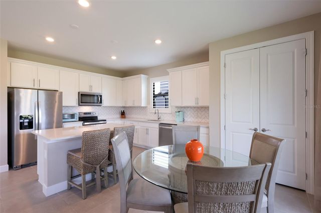 6072 BAYWOOD COURT, Lakewood Ranch, FL 34211