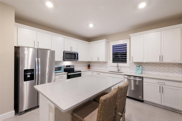 6072 BAYWOOD COURT, Lakewood Ranch, FL 34211