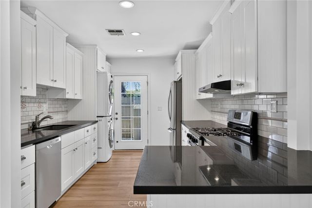 2482 New York Dr, Altadena, CA 91001