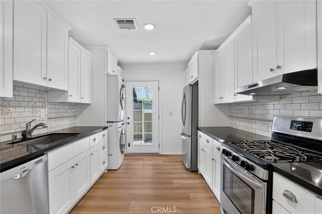 2482 New York Dr, Altadena, CA 91001