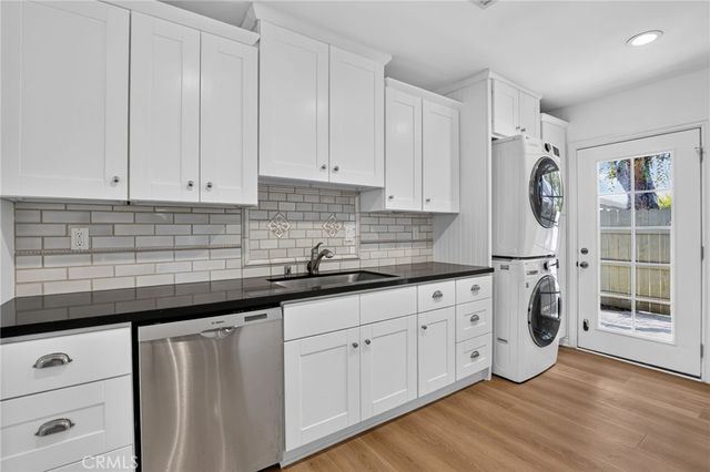 2482 New York Dr, Altadena, CA 91001