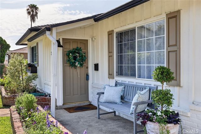 2482 New York Dr, Altadena, CA 91001