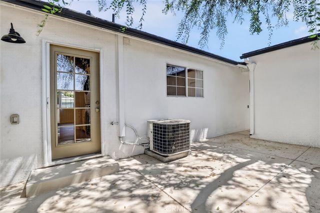 2482 New York Dr, Altadena, CA 91001