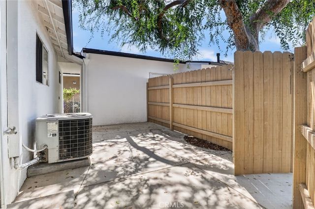 2482 New York Dr, Altadena, CA 91001