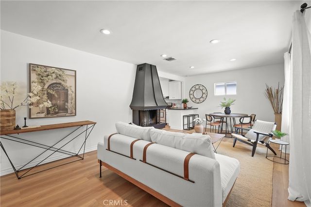 2482 New York Dr, Altadena, CA 91001