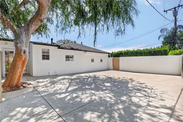 2482 New York Dr, Altadena, CA 91001