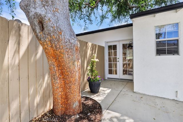 2482 New York Dr, Altadena, CA 91001