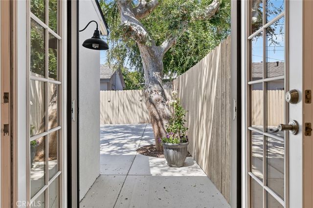 2482 New York Dr, Altadena, CA 91001