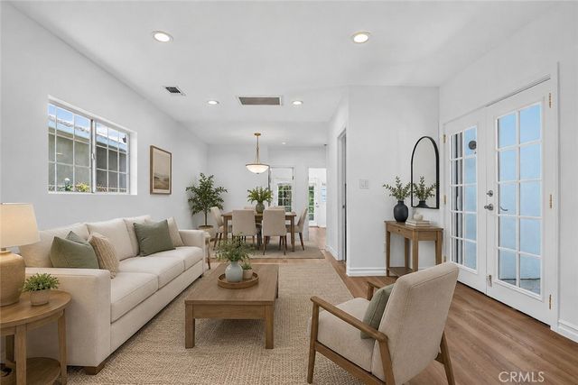 2482 New York Dr, Altadena, CA 91001