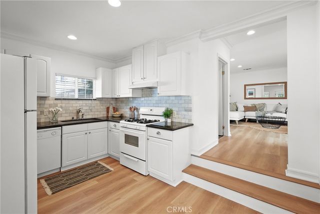 2482 New York Dr, Altadena, CA 91001