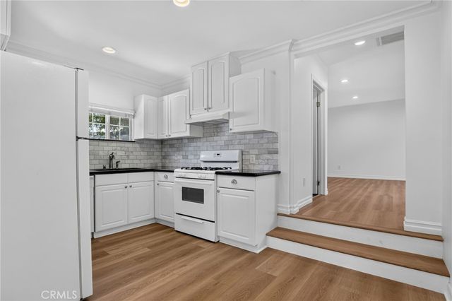 2482 New York Dr, Altadena, CA 91001