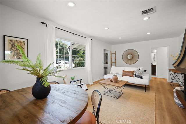 2482 New York Dr, Altadena, CA 91001