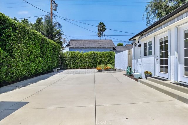 2482 New York Dr, Altadena, CA 91001