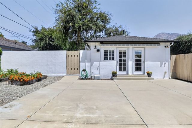 2482 New York Dr, Altadena, CA 91001