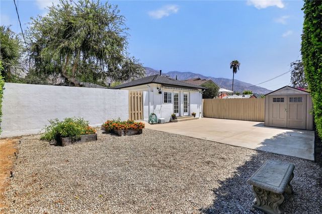 2482 New York Dr, Altadena, CA 91001