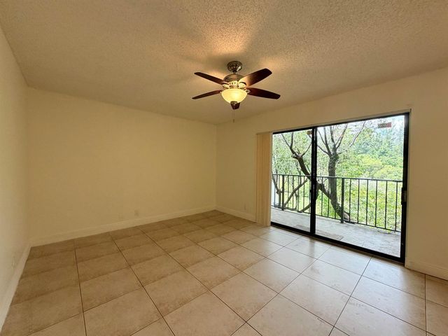 1541 Windorah Way E, West Palm Beach, FL 33411