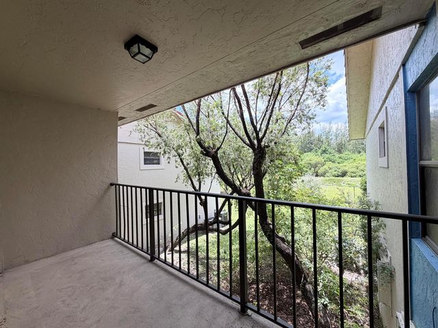 1541 Windorah Way E, West Palm Beach, FL 33411