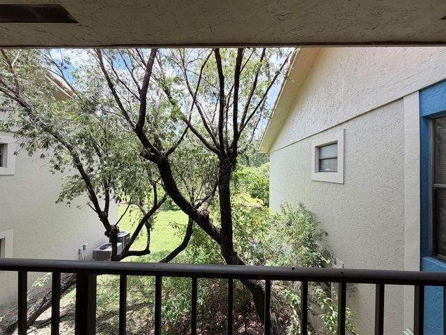 1541 Windorah Way E, West Palm Beach, FL 33411