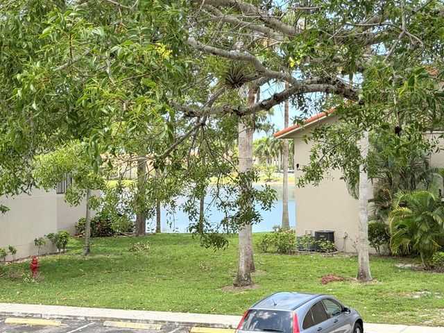 1541 Windorah Way E, West Palm Beach, FL 33411