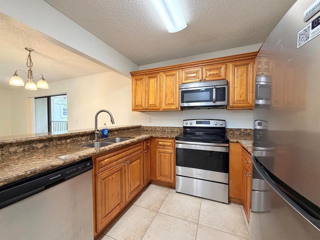 1541 Windorah Way E, West Palm Beach, FL 33411