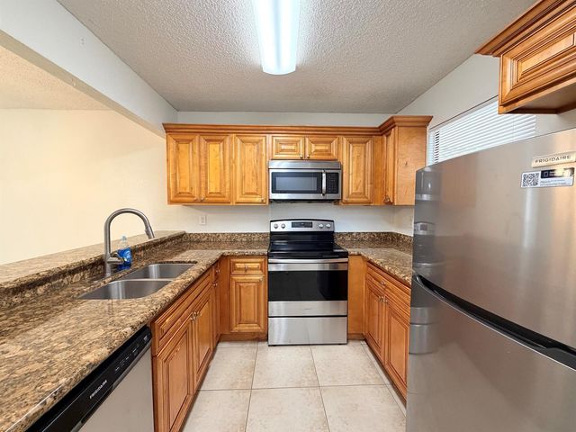 1541 Windorah Way E, West Palm Beach, FL 33411