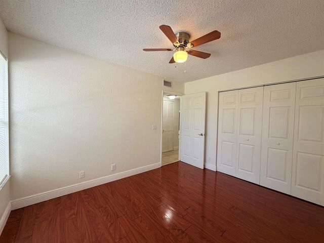 1541 Windorah Way E, West Palm Beach, FL 33411