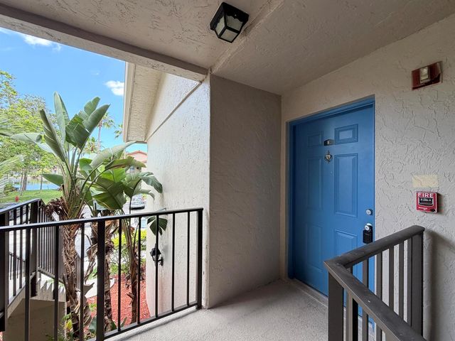 1541 Windorah Way E, West Palm Beach, FL 33411