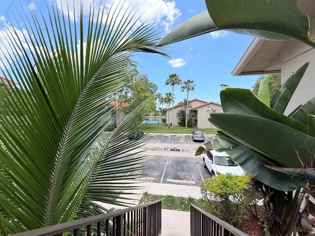 1541 Windorah Way E, West Palm Beach, FL 33411
