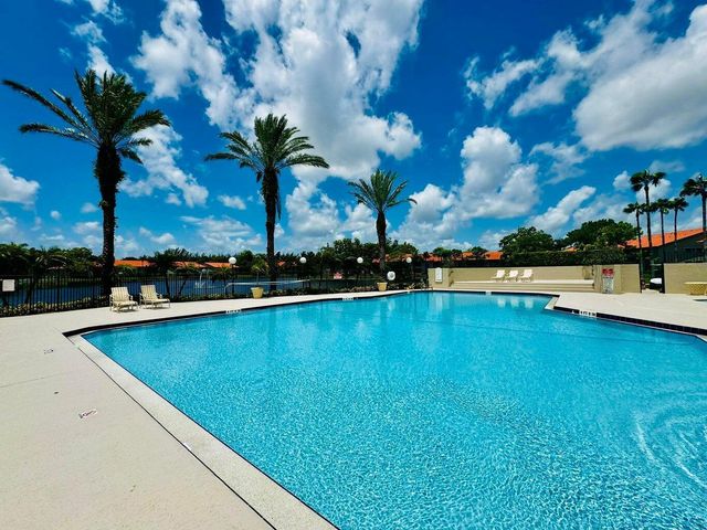 1541 Windorah Way E, West Palm Beach, FL 33411